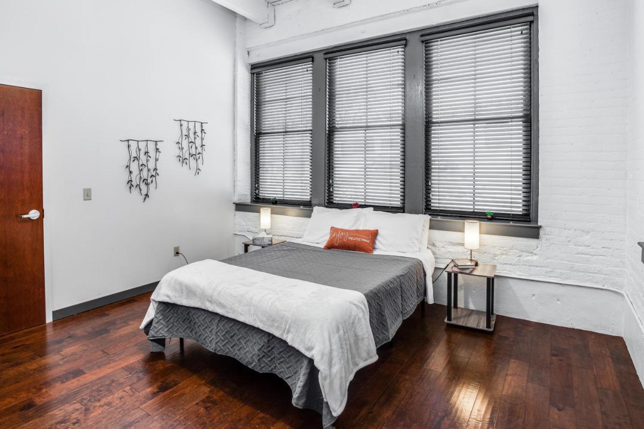 Ny Style Centric Loft With King Bed By Park Ave Leilighet Rochester Eksteriør bilde